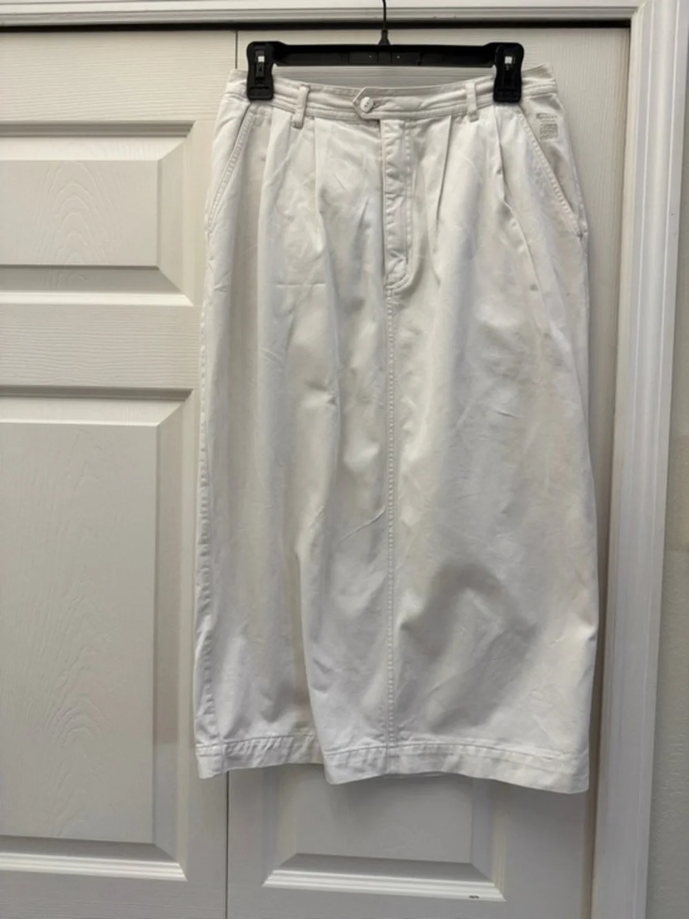 Vintage Women's off-white Midi Skirt - Classic Pleated Front